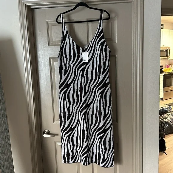 H&M | Zebra Print Knit Dress - Picture 6 of 10